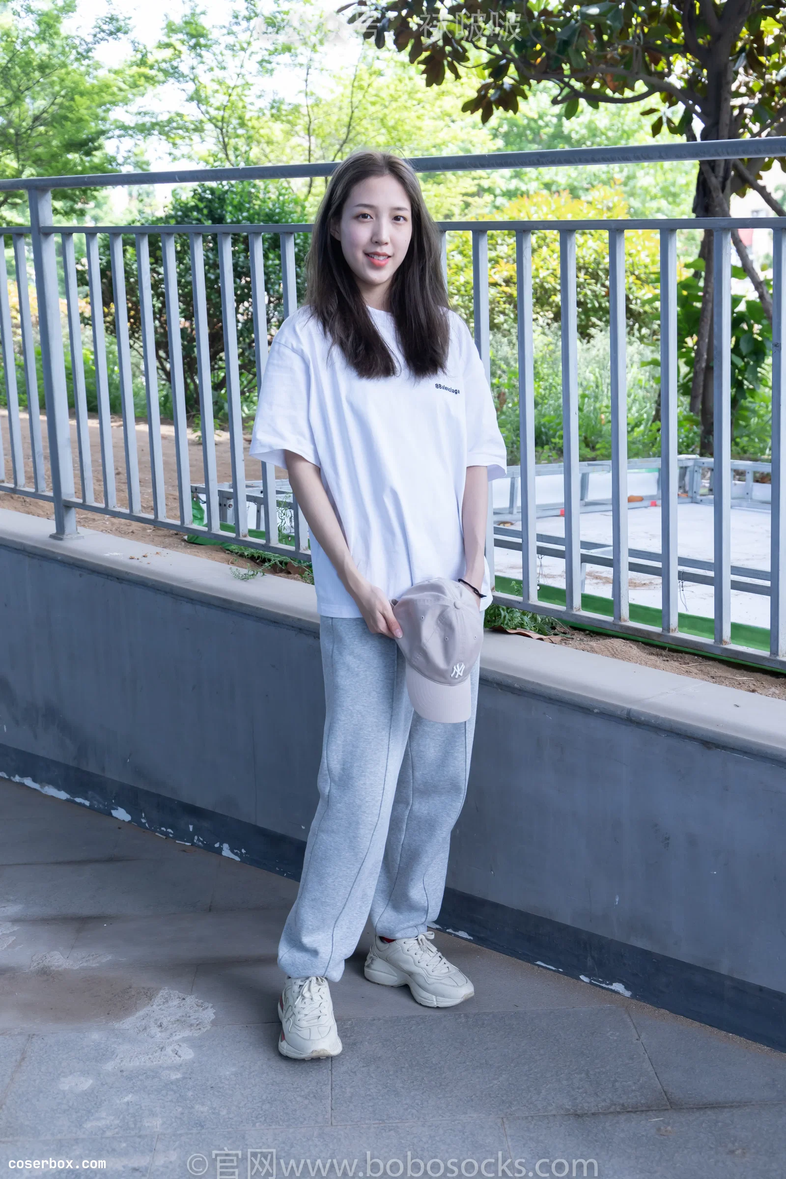 BoBoSocks袜啵啵 NO.012 泡芙-运动鞋、白棉袜、裸足 [132P 1V 3.65GB]