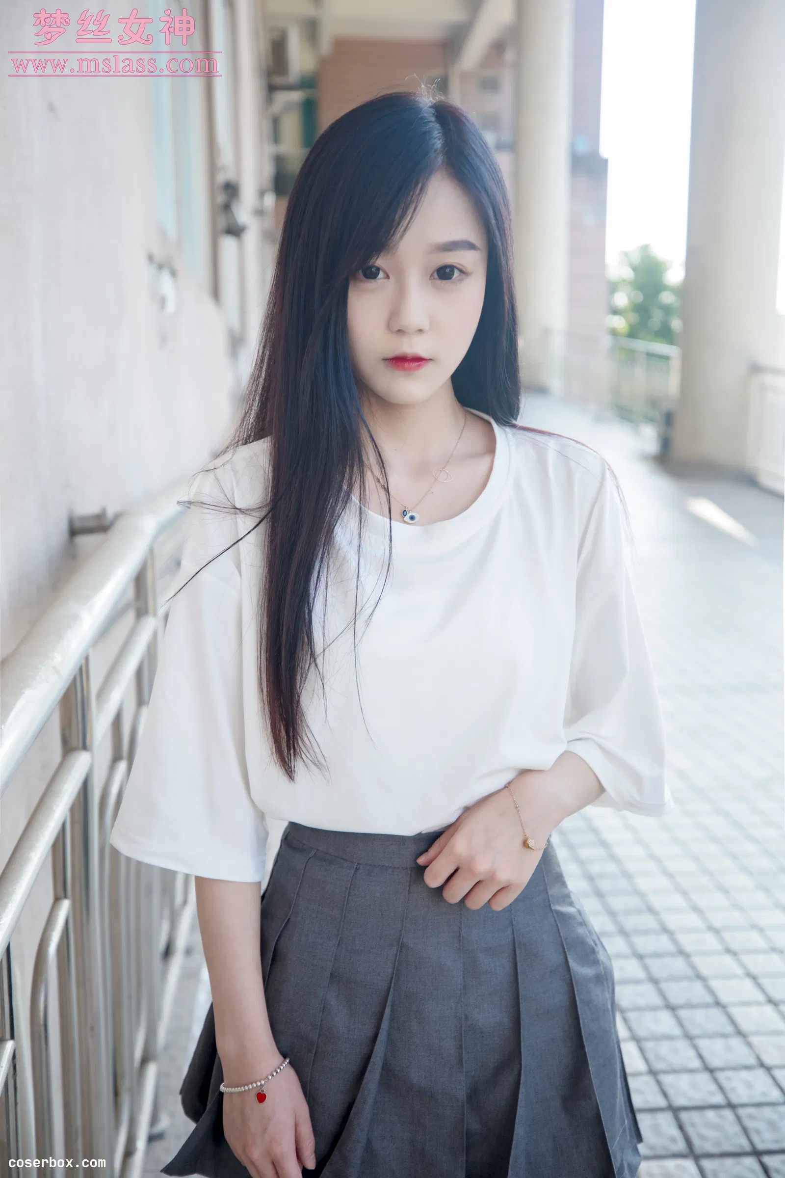 MSLASS梦丝女神 NO.040 灵灵 甜静的明星脸 [64P 1V 730.67MB]