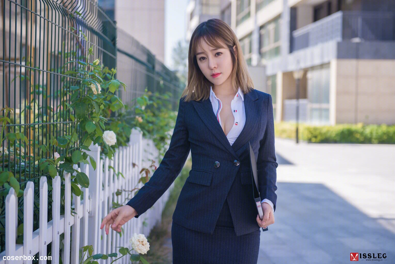 MISSLEG蜜丝 V003钻石户外系列V003 王语纯《撕裂的OL》 [62P 277.06MB]
