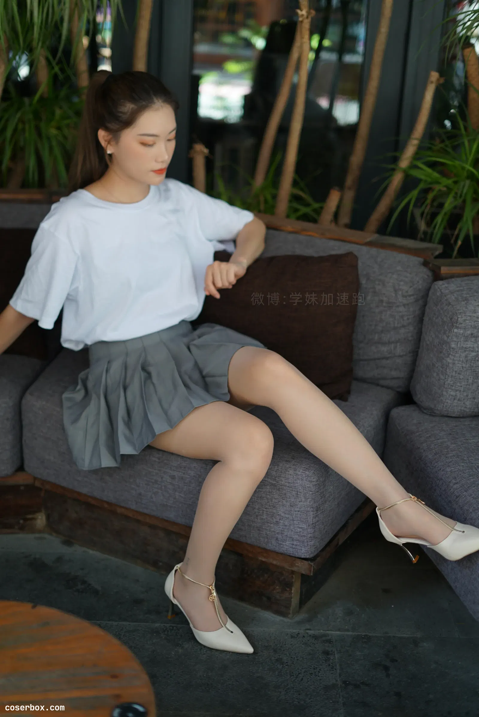 萌甜物语 NO.053《灰裙下的丝+玲玲》 [99P 1V 188.71MB]