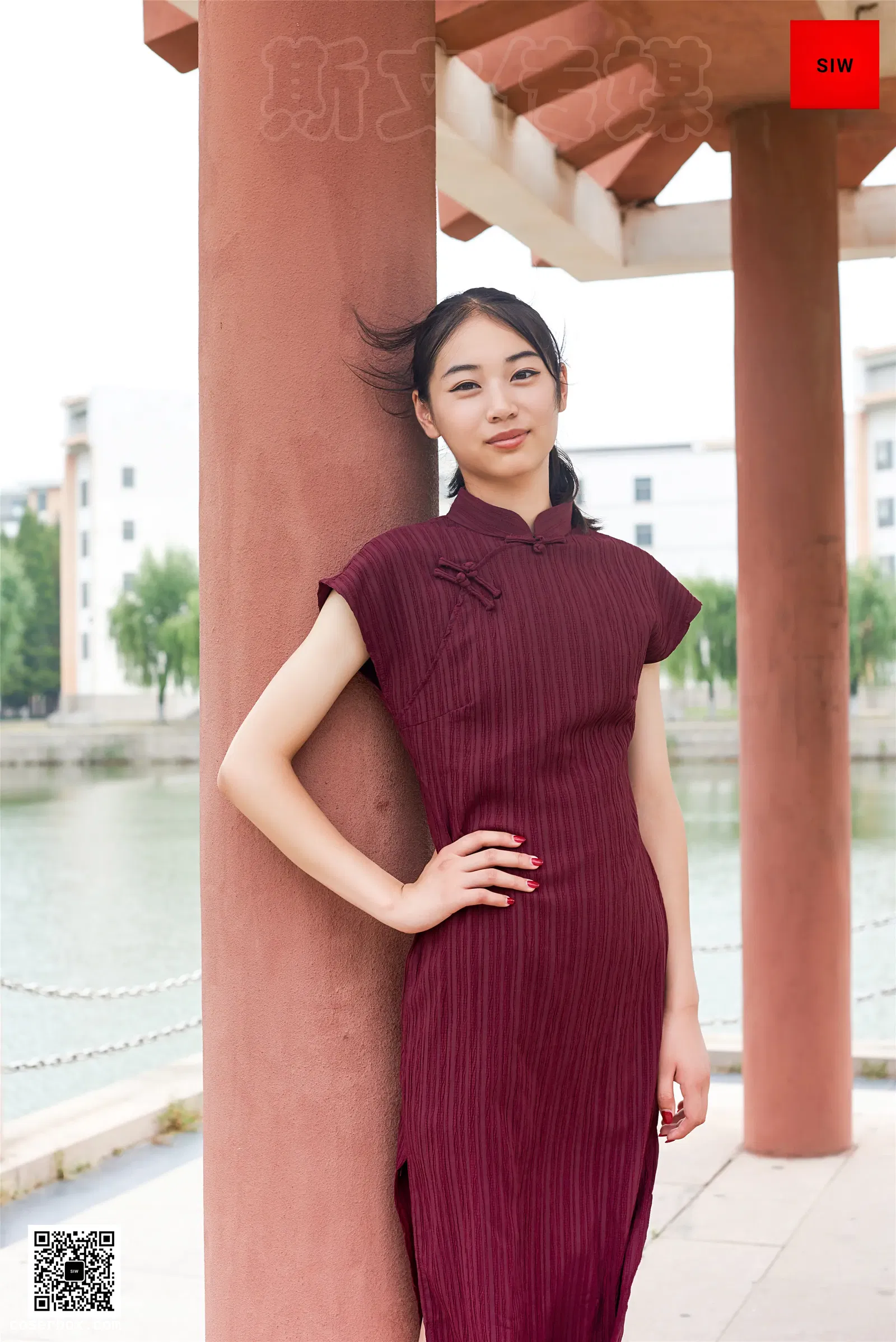 SIW斯文传媒 NO.010 复古中式紫色条纹棉质旗袍 - 丽莉 [64P 165.25MB]