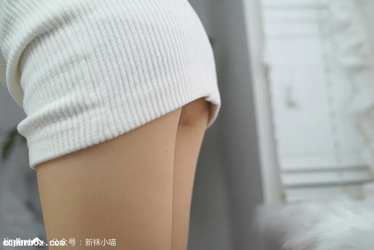 袜小喵 NO.076 初冬的白色毛衣 [59P 33.86MB]