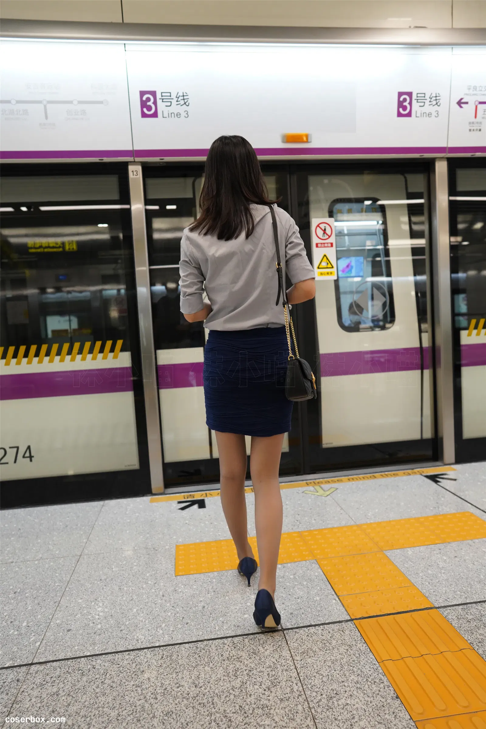 袜小喵 NO.187 地铁偶遇 [60P 100.47MB]