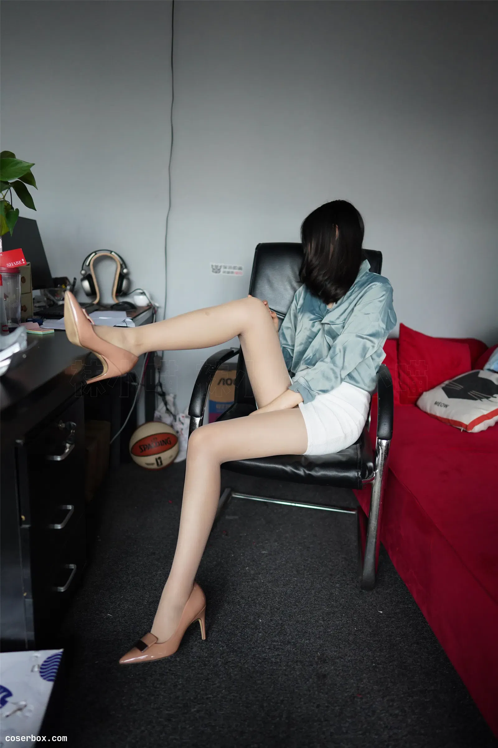 袜小喵 NO.186 沉迷L总监 [60P 67.83MB]