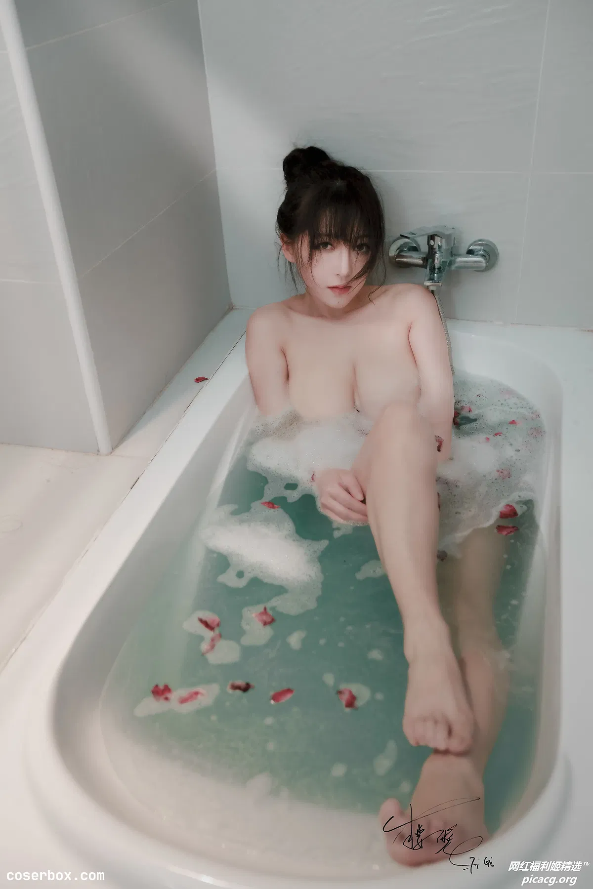 樱晚gigi NO.018 洗澡 [54P 2V 690.14MB] - 2