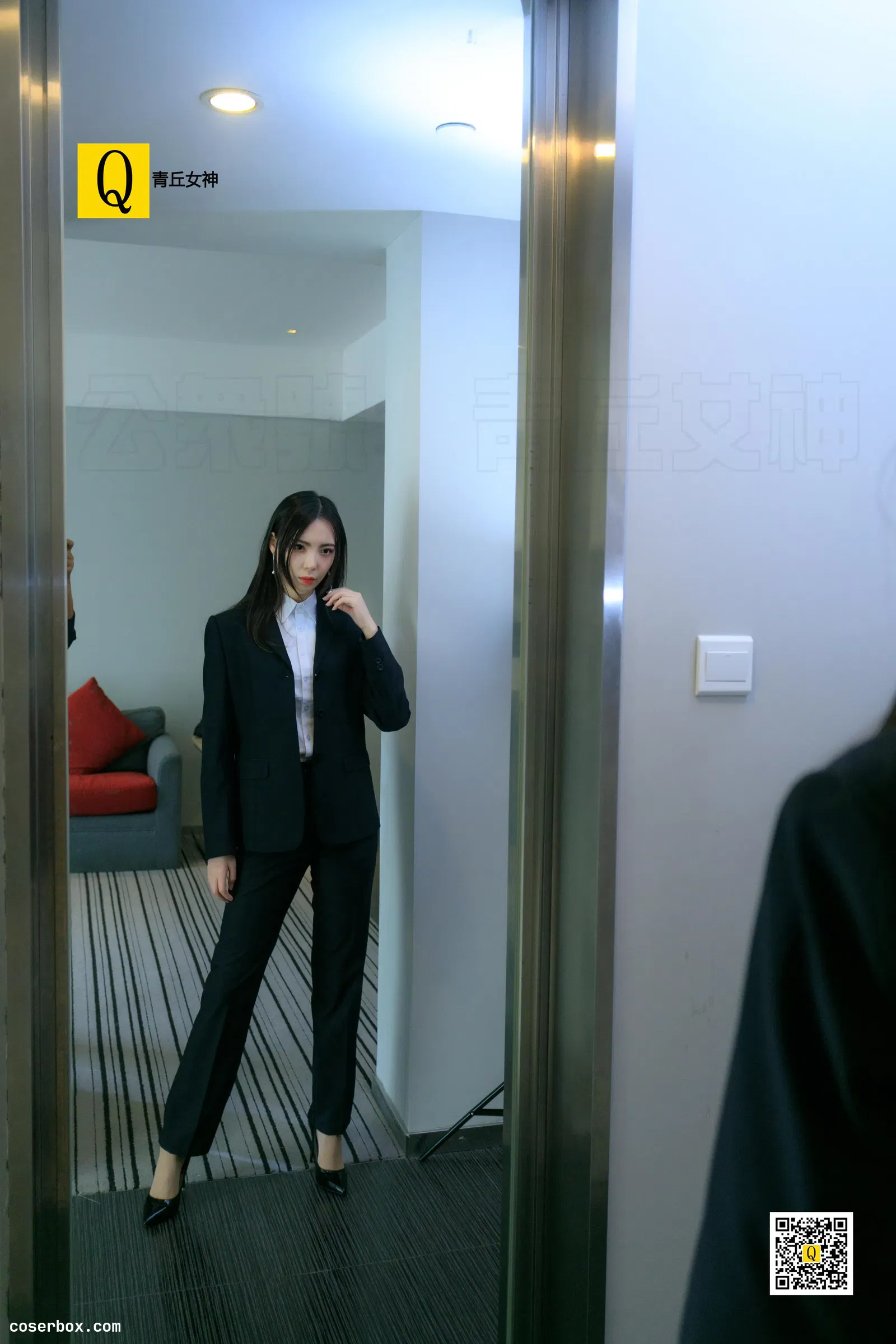 青丘女神 NO.130 2018.12.05 小仙女的职业装 [99P 110.62MB]