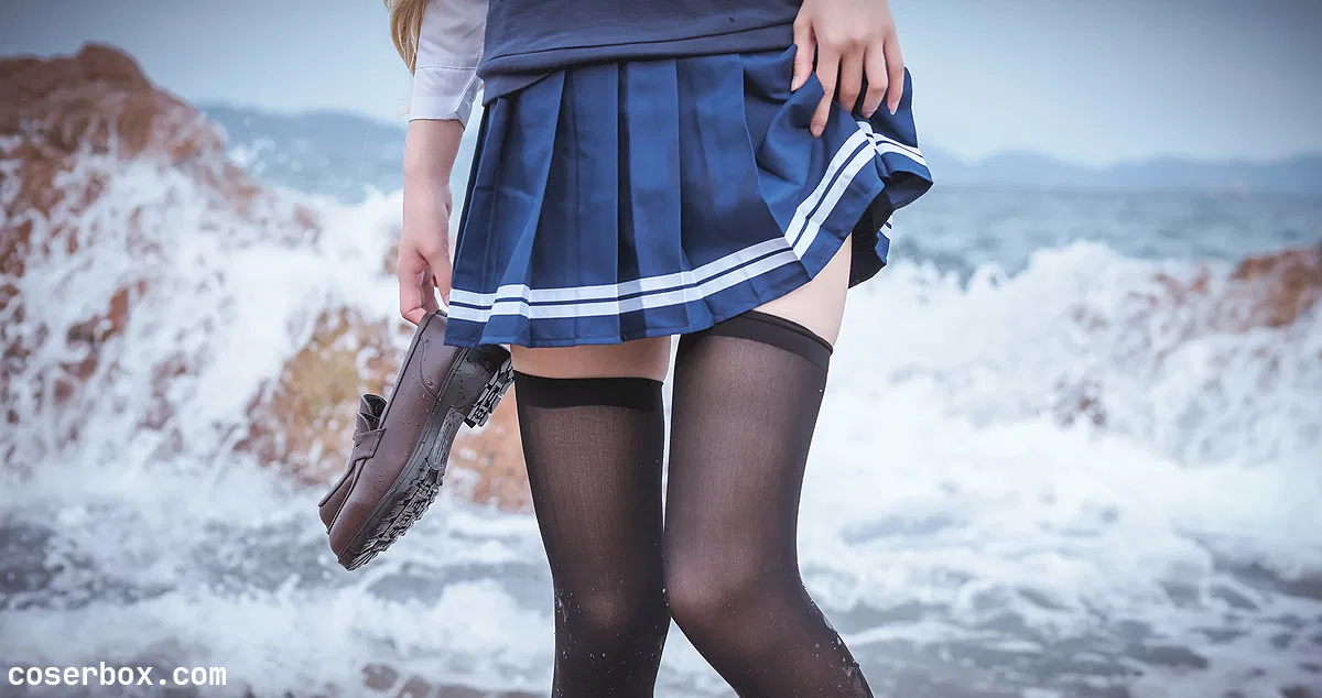 封疆疆v NO.002 小短裙 [11P 51.8MB] - 2