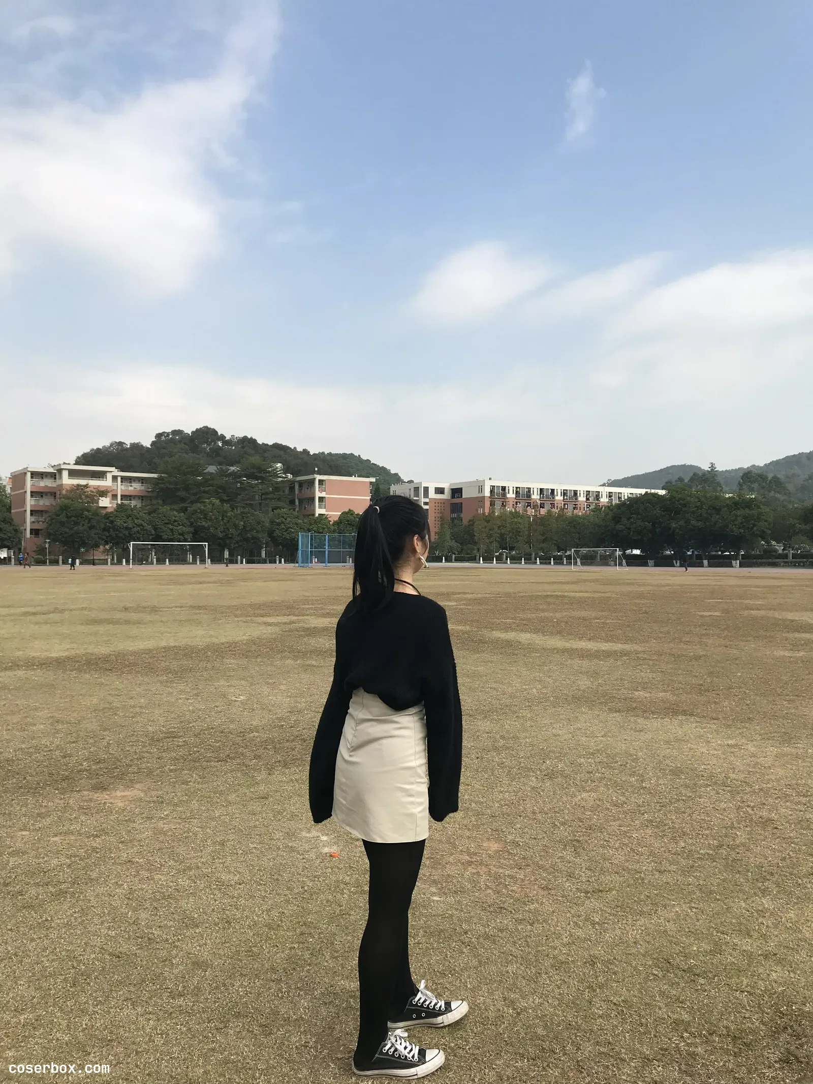 街拍丝足 NO.007 操场散拍合集 [91P 65.61MB]