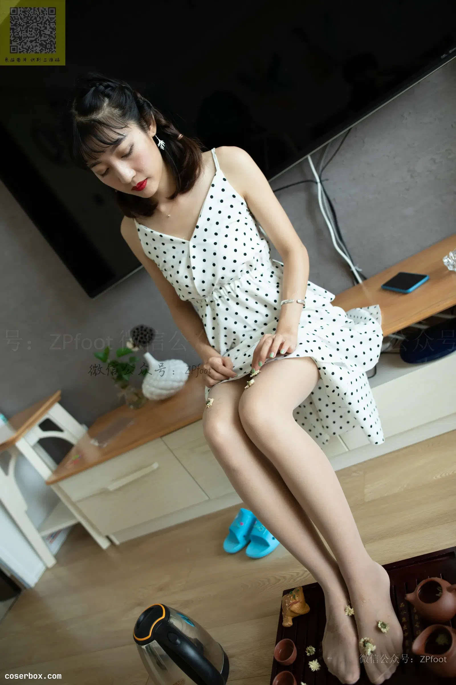 ISS山茶摄影 NO.064 丝袜泡茶 [85P 81.37MB]