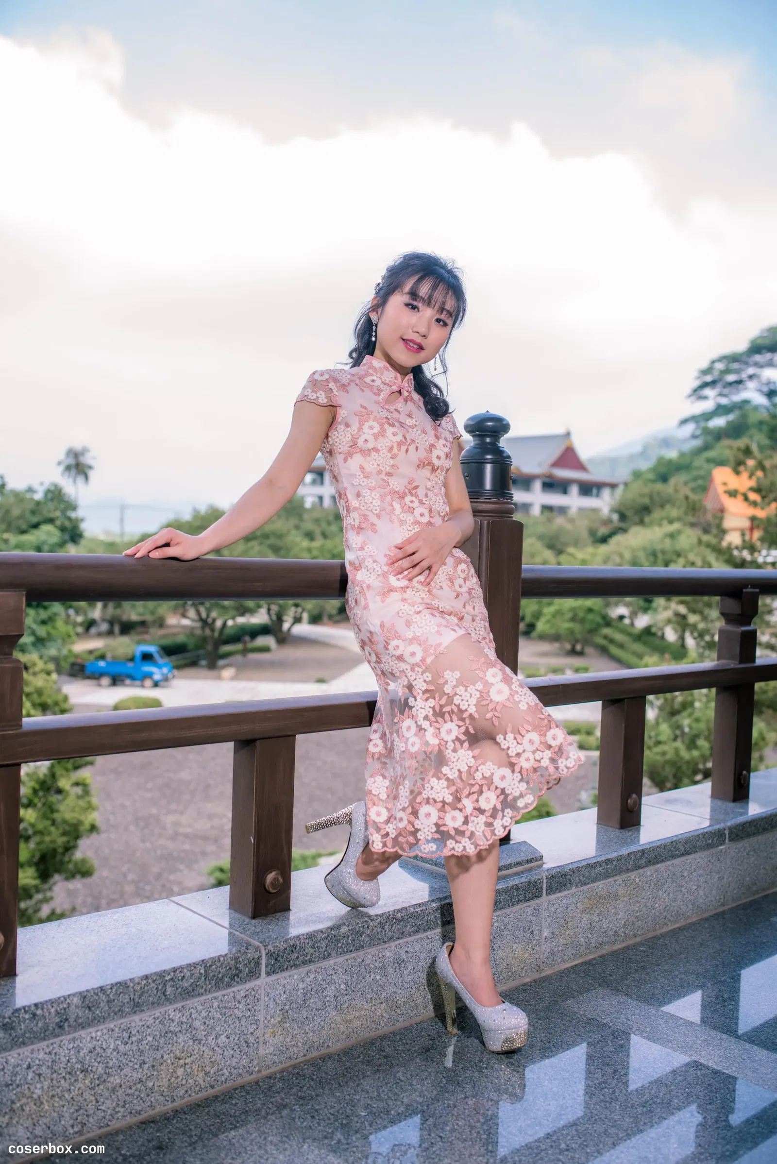 街拍丝足 NO.188 余宸 旗袍高跟美腿 [88P 94.8MB]