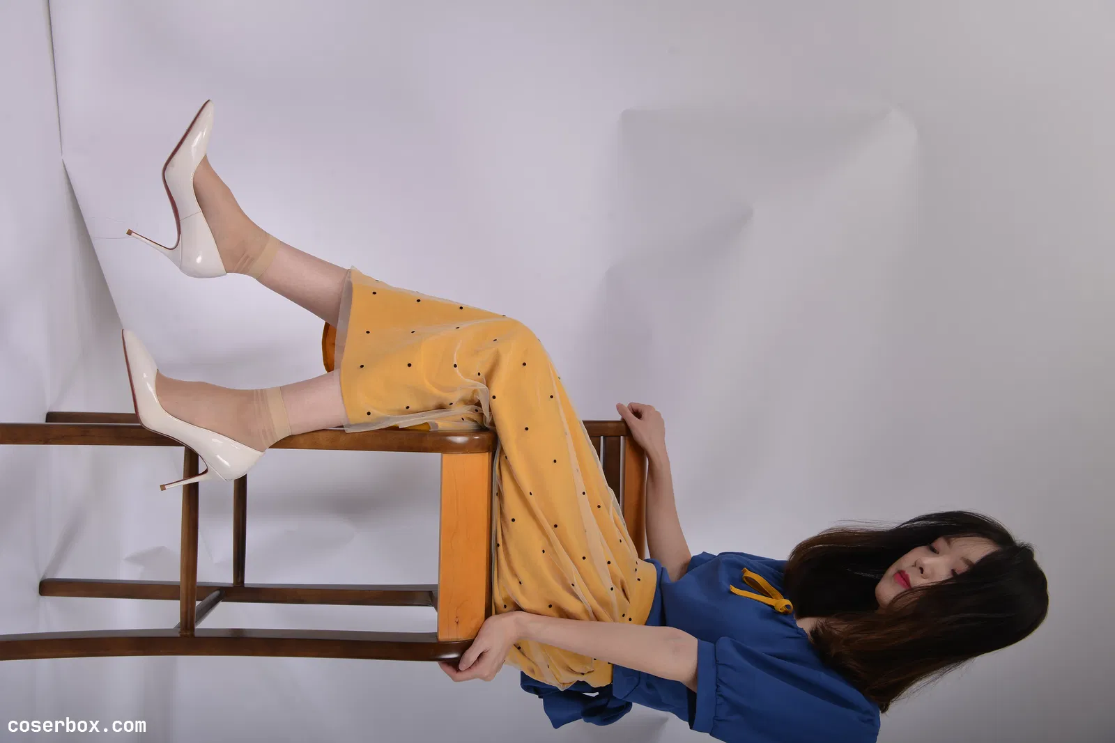 街拍丝足 NO.118 短丝高跟纱裙 [97P 891.49MB]