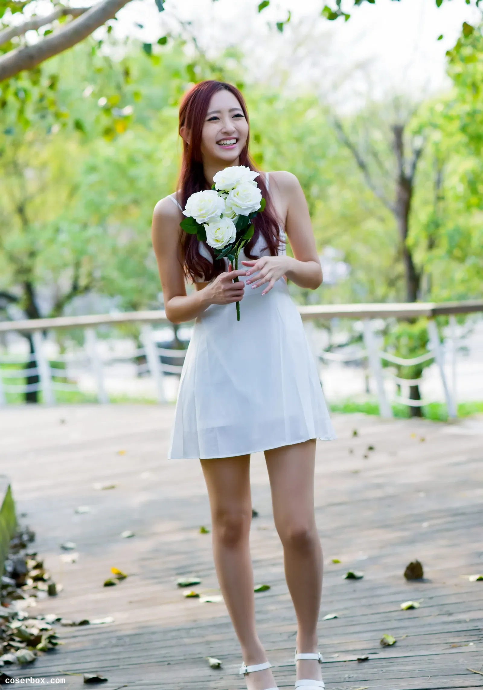 街拍丝足 NO.175 名婷 露背吊带连衣短裙丝袜凉高美腿 [67P 204.1MB]