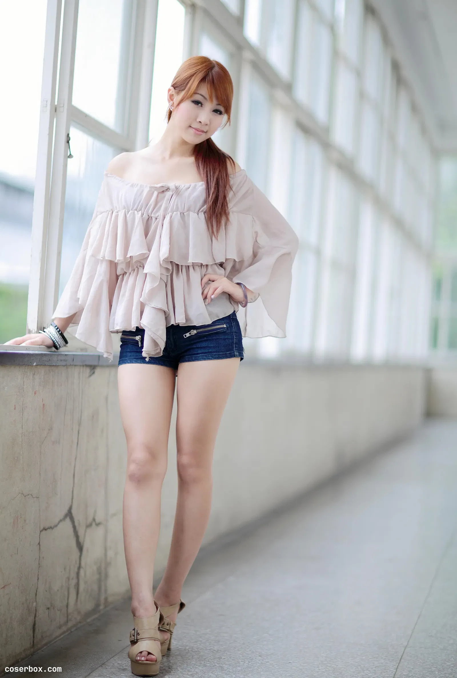 街拍丝足 NO.210 小雯 露肩牛仔短裤凉高美腿 [80P 392.19MB]