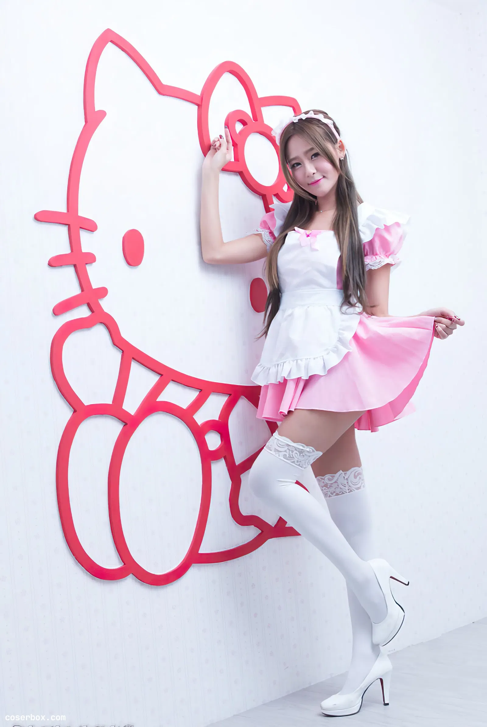 街拍丝足 NO.173 小雪 女仆装膝上白丝高跟美腿 [147P 311.05MB]