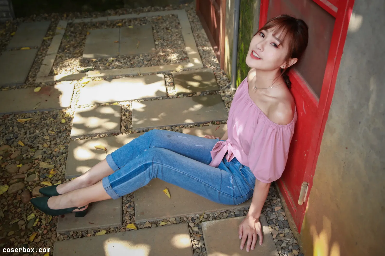 街拍丝足 NO.103 长腿美模 郭思敏 唯美牛仔裤高跟 [48P 82.77MB]