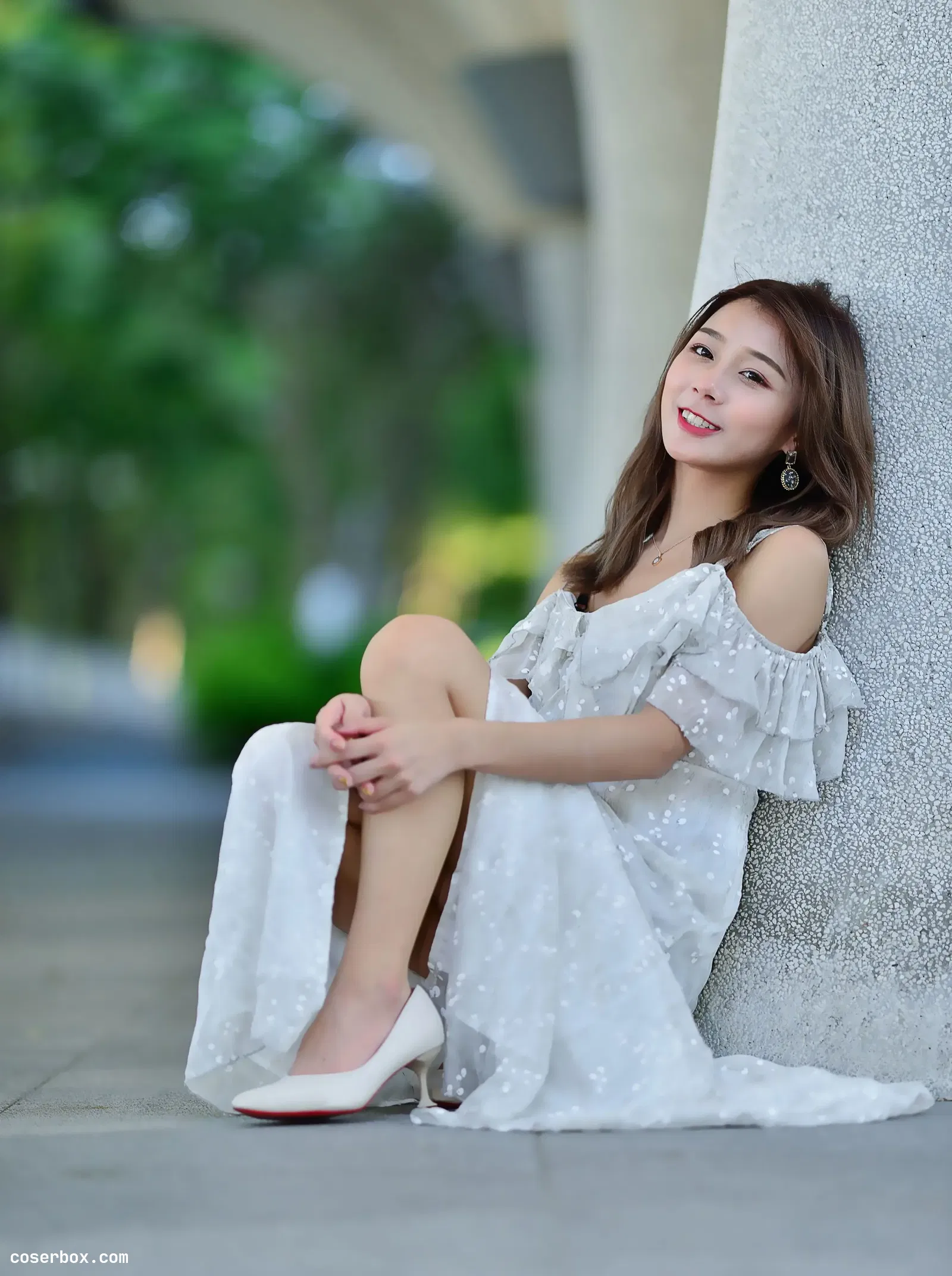 街拍丝足 NO.200 vivi曹媛媛 吊带高衩长裙高跟美腿 [113P 228.66MB]