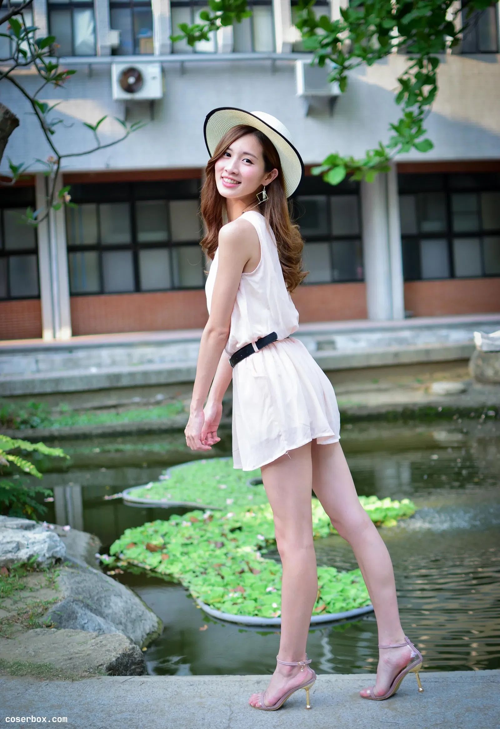 街拍丝足 NO.180 张筠 连衣裙凉高美腿 [29P 101.69MB]