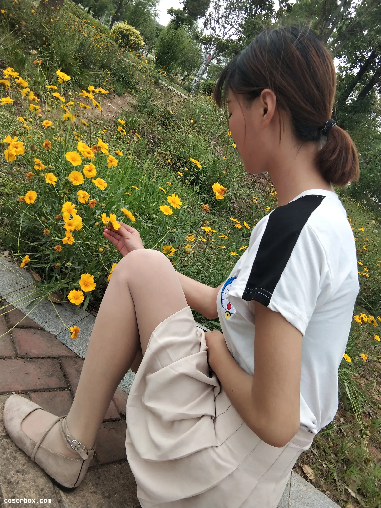 街拍丝足 NO.016 肉丝绑带平底鞋 [24P 120.77MB]