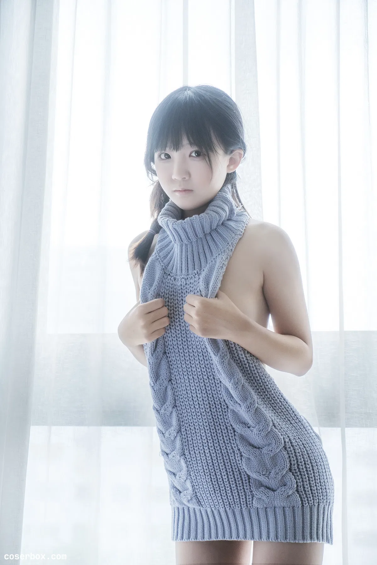 御子Yumiko NO.002 漏背毛衣 [10P 116.02MB] - 2