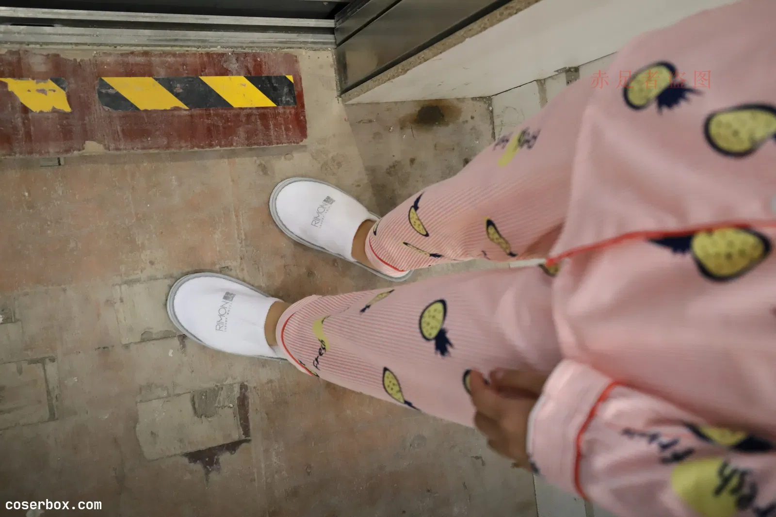 大西瓜爱牙膏 2018 6月活动模特2  尝试搭讪 短si+船袜 [252P 1.41GB]