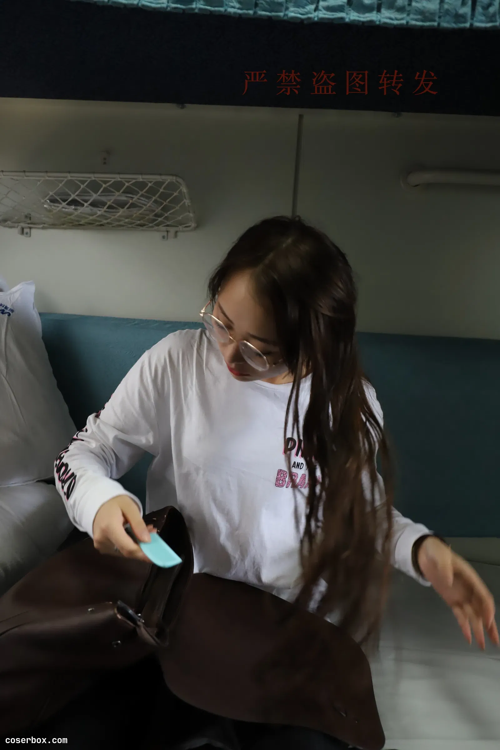 大西瓜爱牙膏 2018 5月活动 模特1 船袜 [286P 1.3GB]