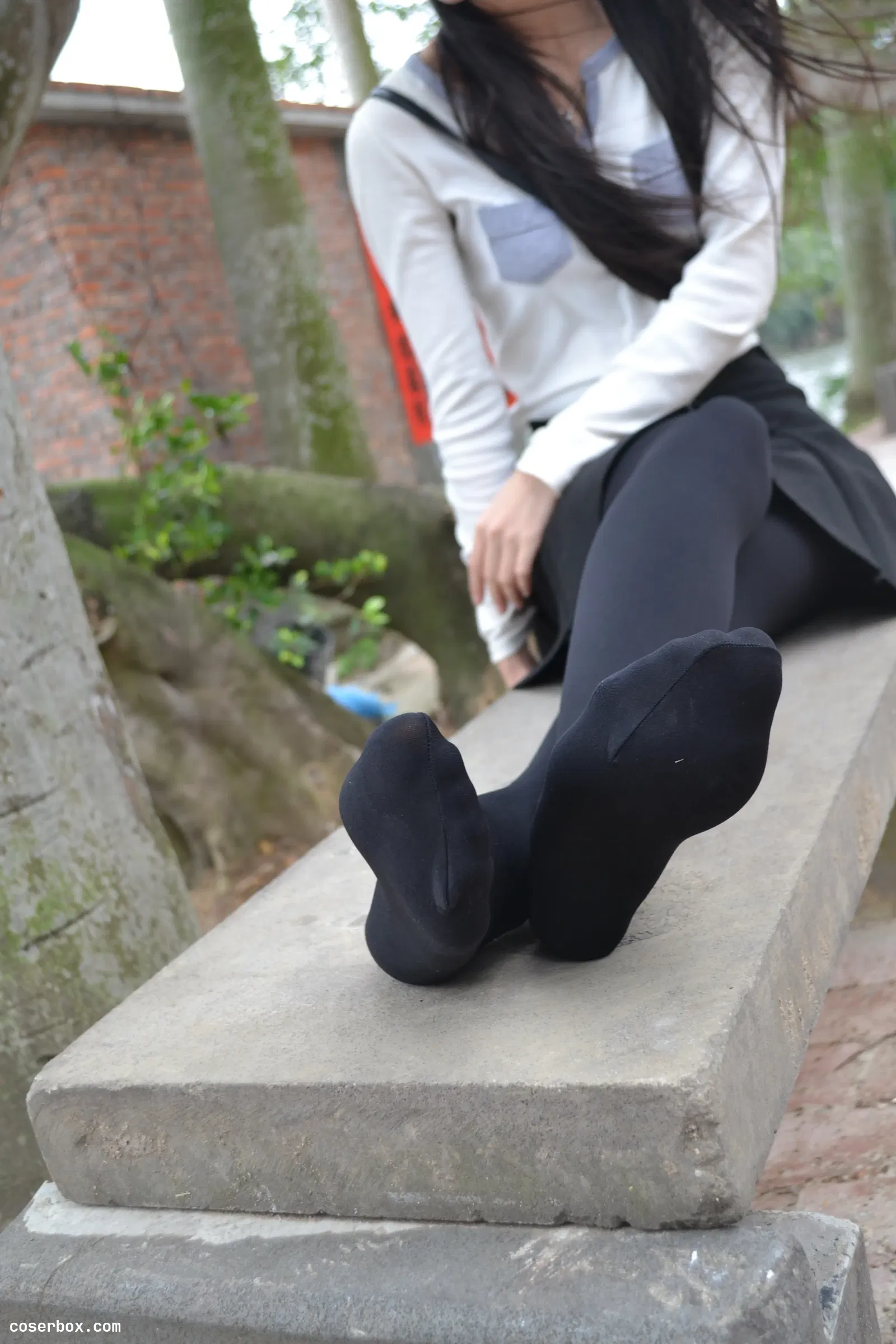 大西瓜爱牙膏 S014 湖边黑丝妹 [109P 491.01MB]