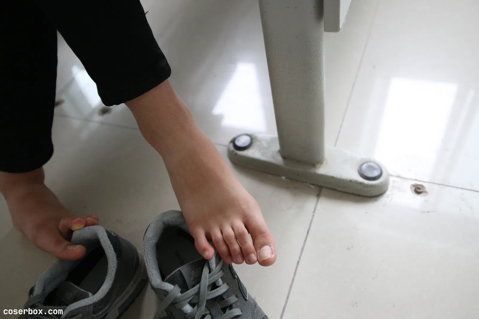 大西瓜爱牙膏 S008 黑衣萧婷 [48P 299.85MB]