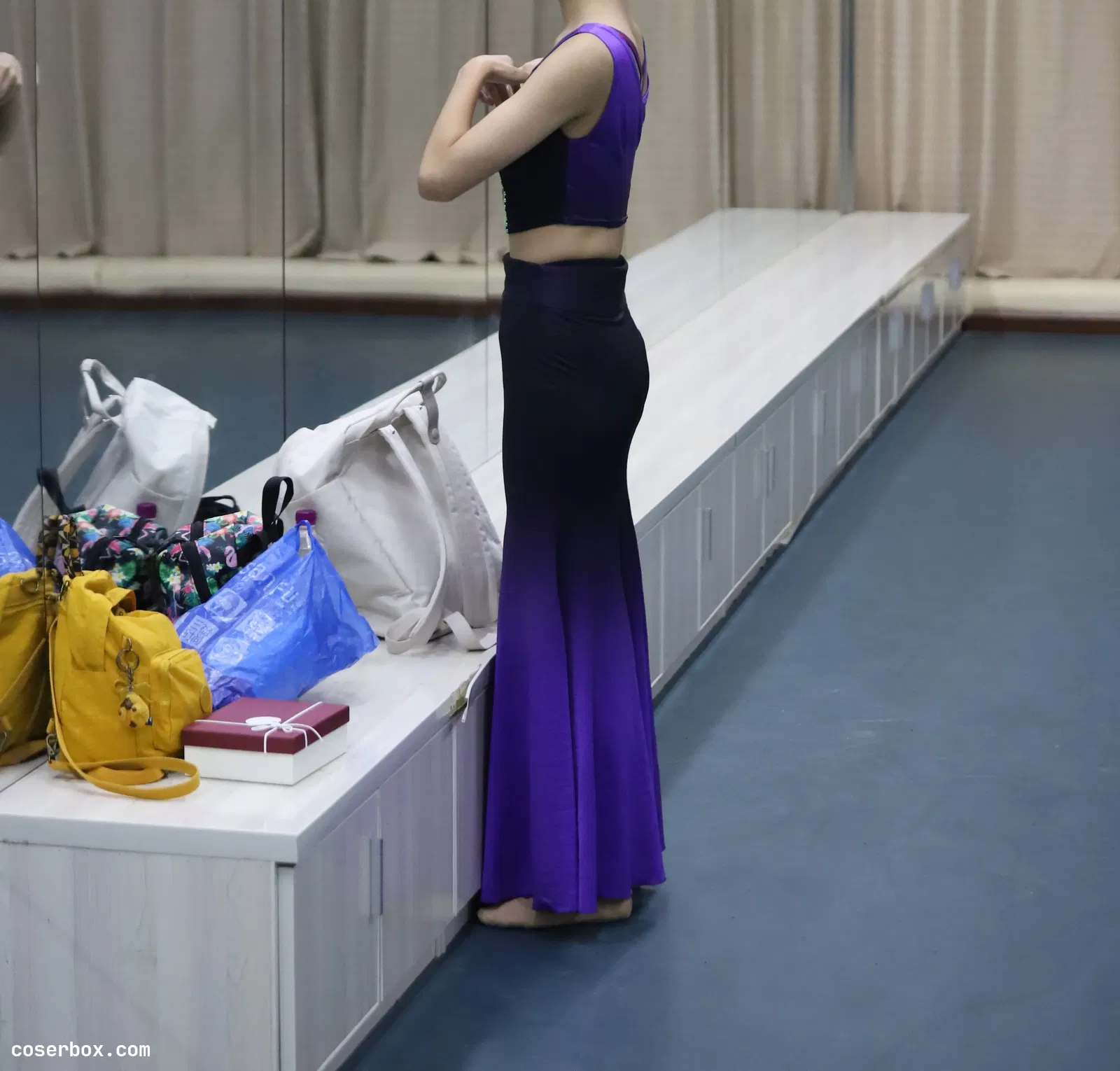 大西瓜爱牙膏 2019-12月 X1 活动模特1 白丝舞蹈服 [233P 1.09GB]