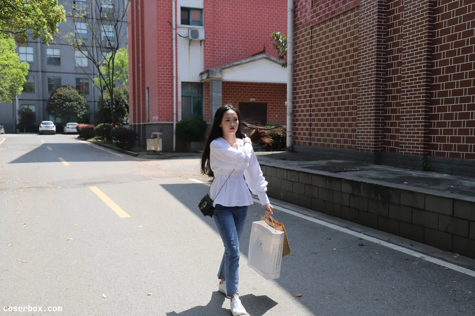 大西瓜爱牙膏 2020-1月 X6 活动模特2 牛仔裤短丝白鞋 [196P 1.28GB]