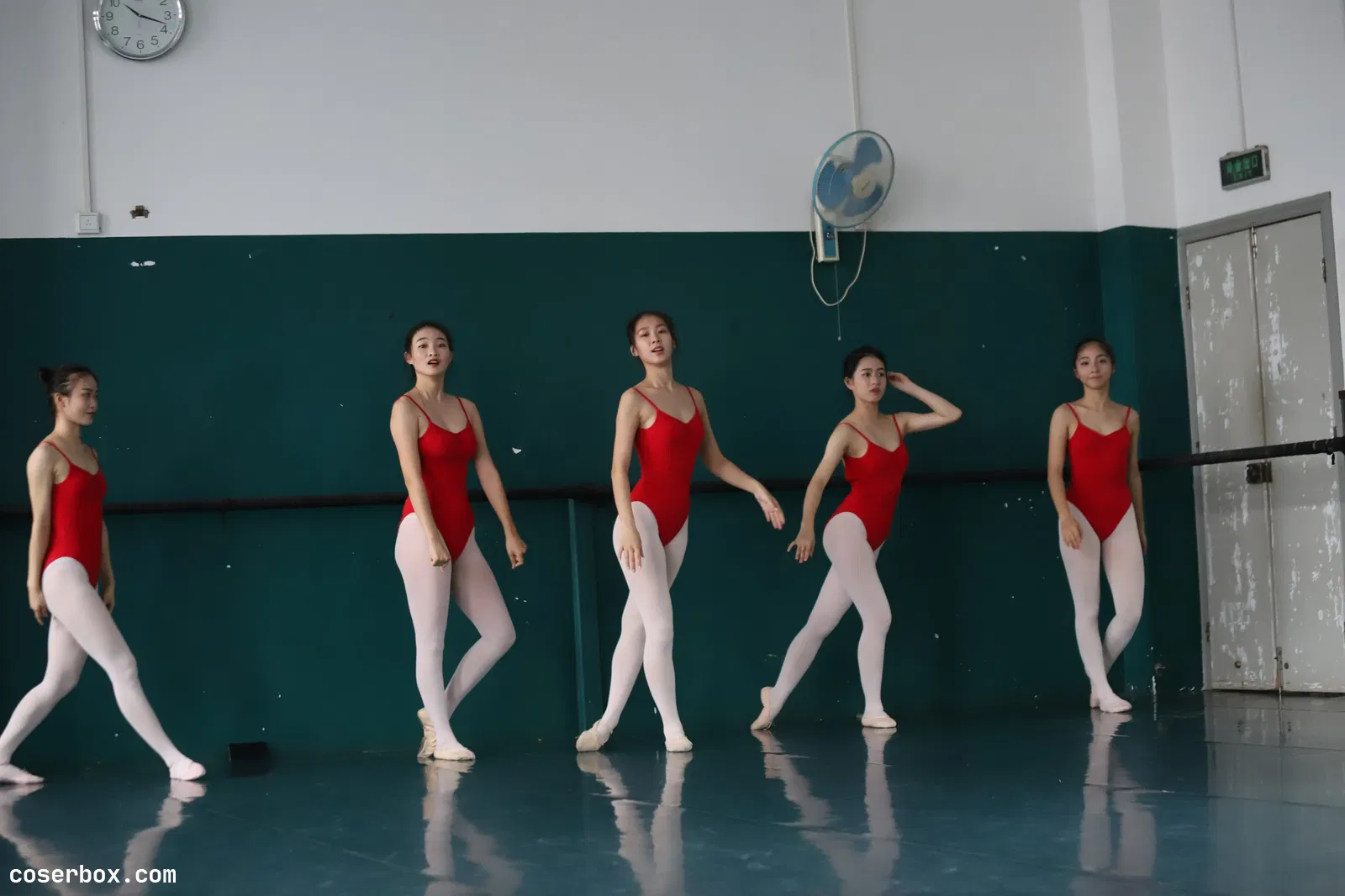 大西瓜爱牙膏 W020 舞蹈家-红色 [669P 1V 1.45GB]