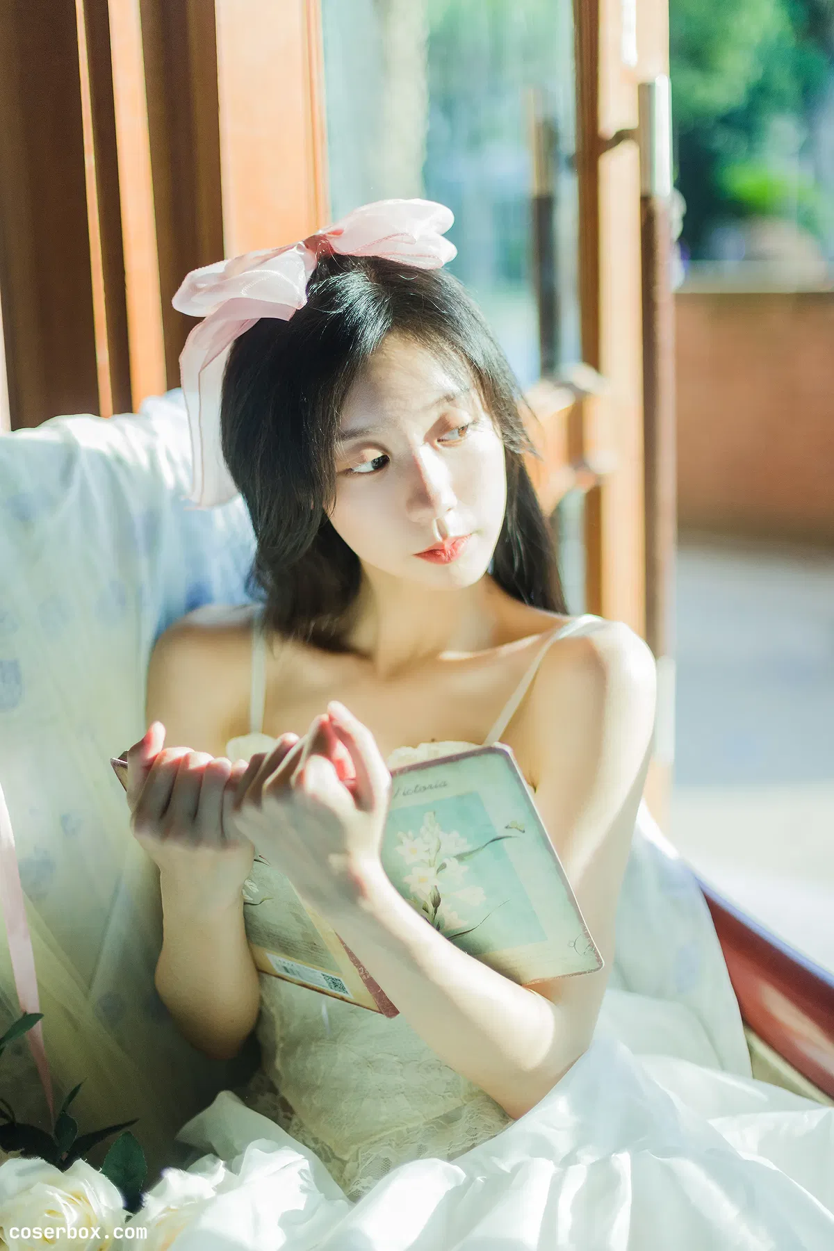 [YITUYU艺图语] 2022.07.16 NO.1588 午后来信 饲猫少女- [36P-352MB] - 2