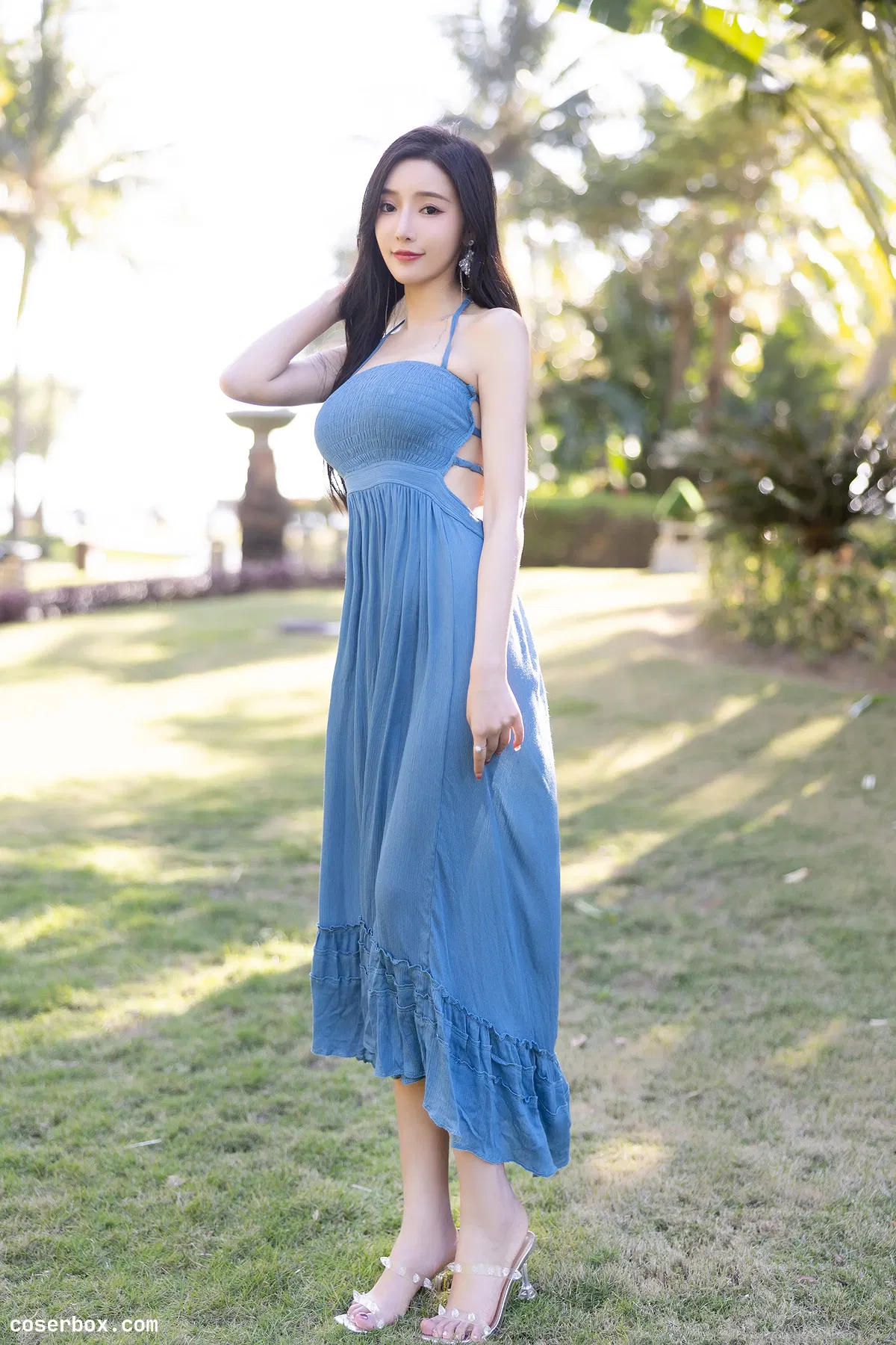 王馨瑶Yanni 2024.02.03 内购私拍 蓝色露背连衣裙 - 1