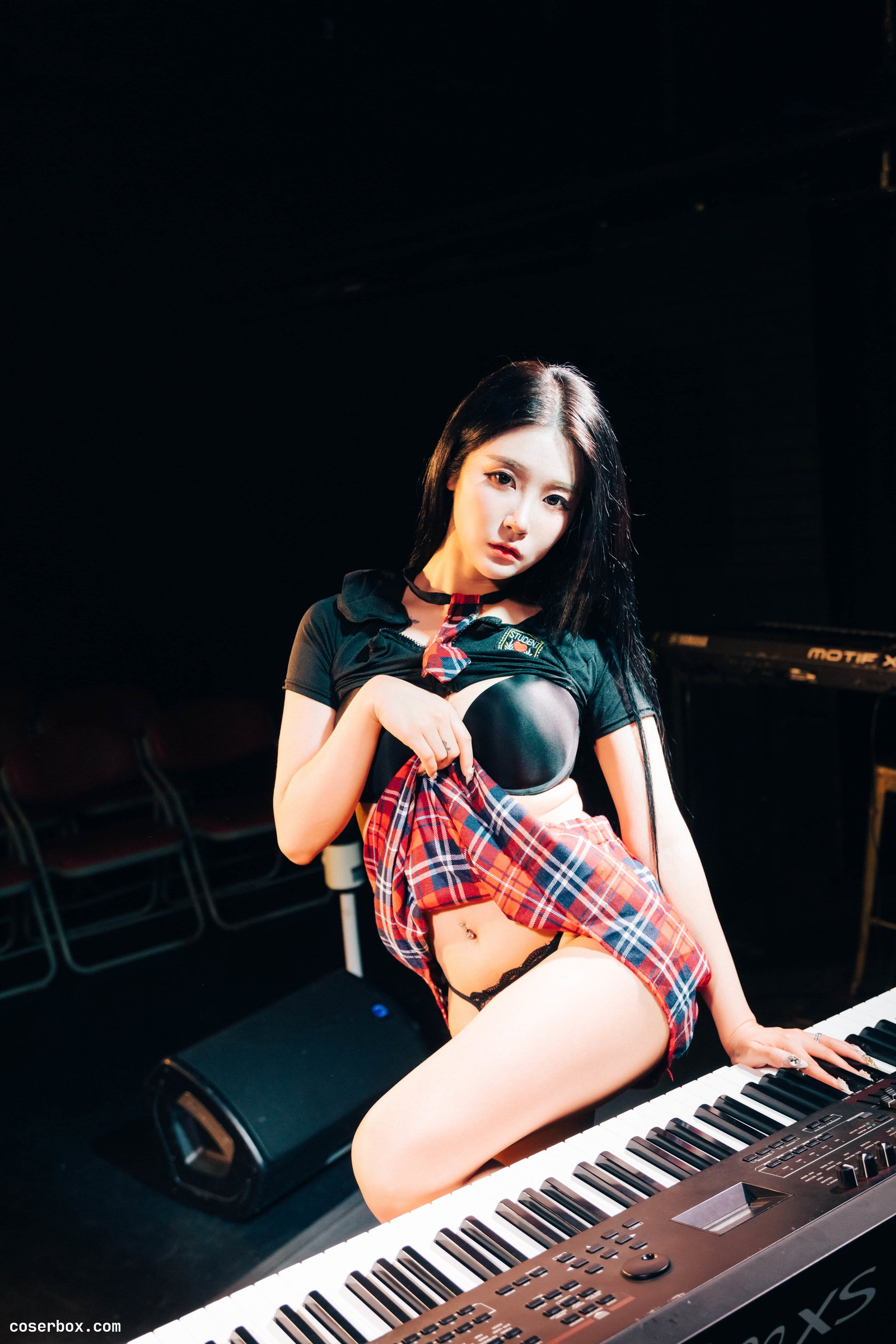 Loozy NO.005 Bomi (보미)  Covert stage [147P 2.86GB]