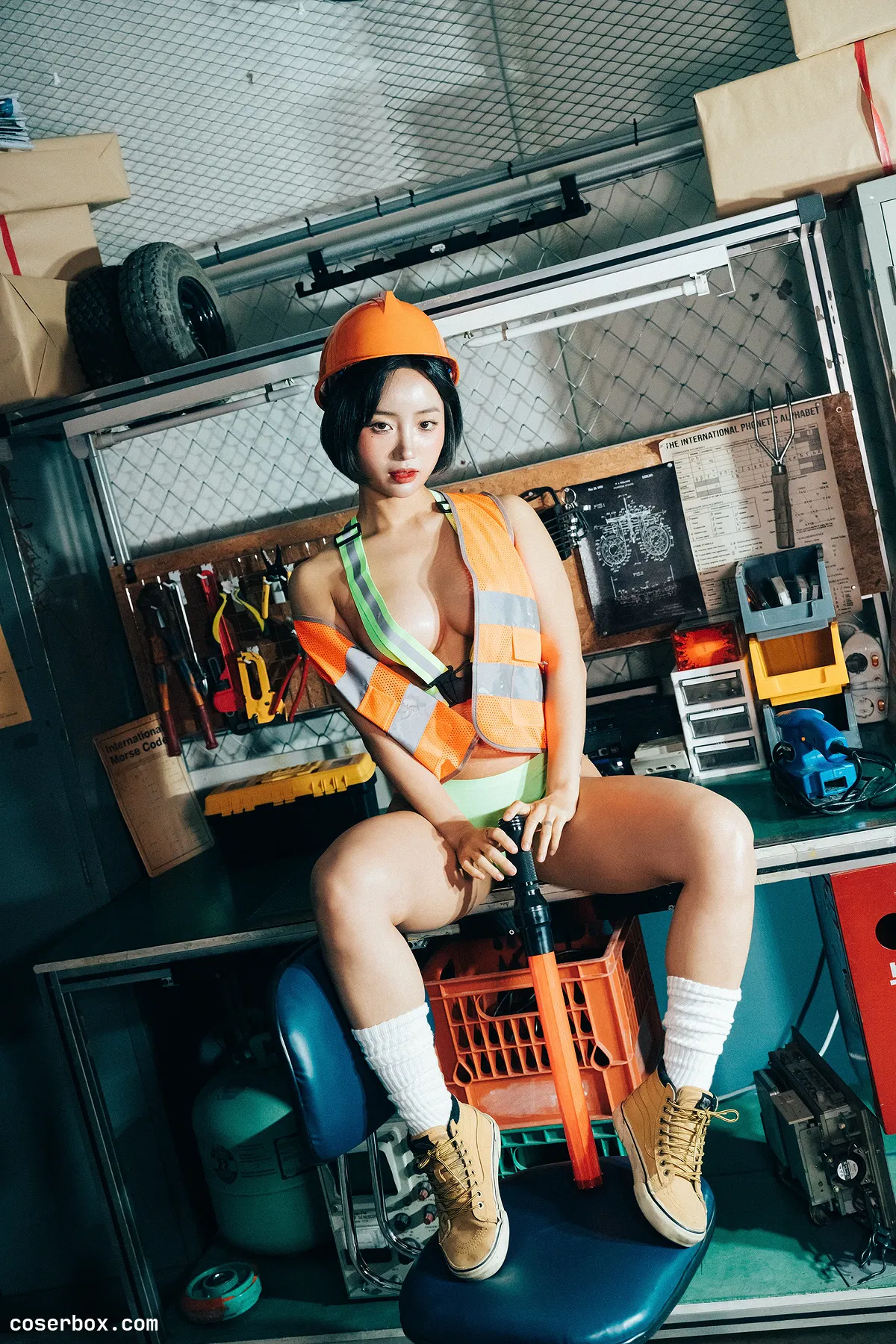 Loozy NO.109 Booty Queen Naked Worker part 01 [179P 1V 3.4GB] - 1