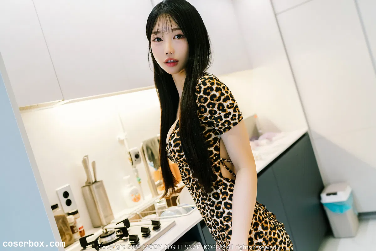 LeeheeExpress 2024.06.03 Yunjin Peeking 窥视 [46P-159.08 MB] - 2