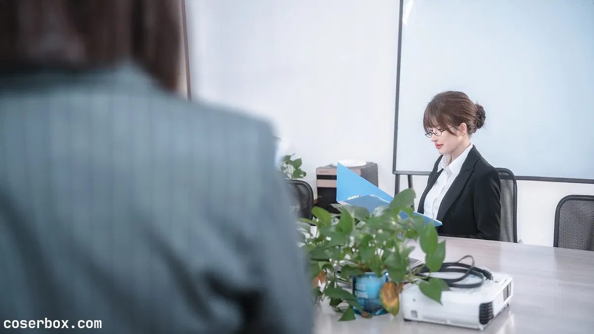 鹿八岁 2024.06.09 女上司和女下属 - 1