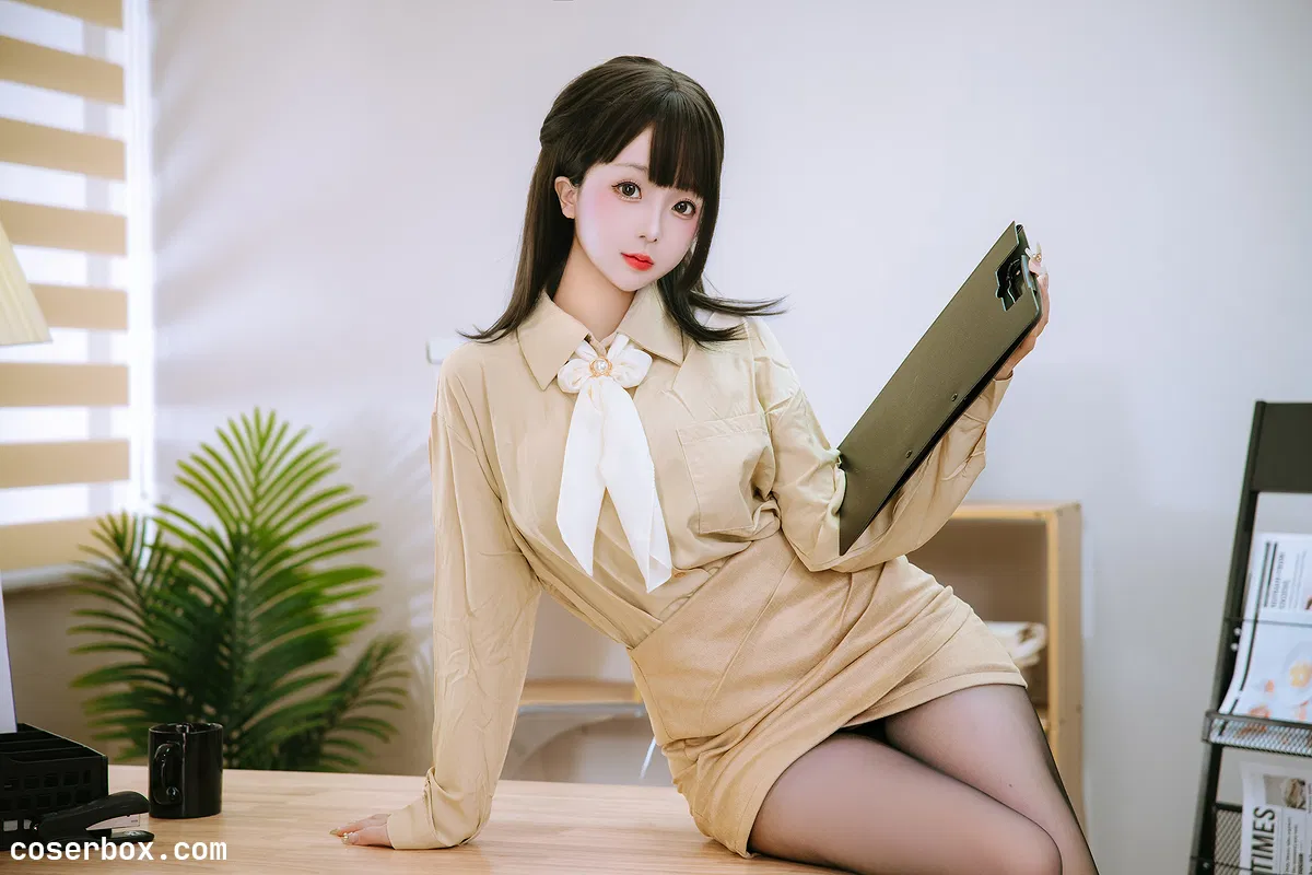 日奈娇 2024.08.31 秘书 - 1