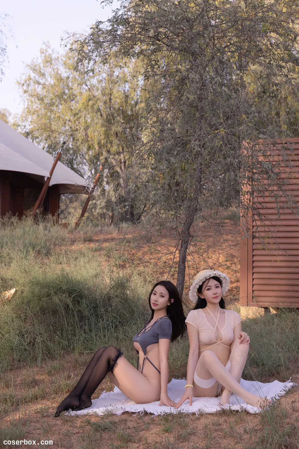 鱼子酱Fish 2024.10.05 内购私拍 双人性感演绎 - 1