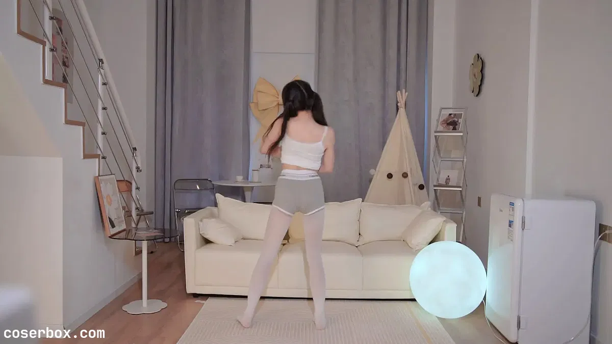 黏黏团子兔(咬一口兔娘) 2024.11.08 300里程碑奖励 - 1