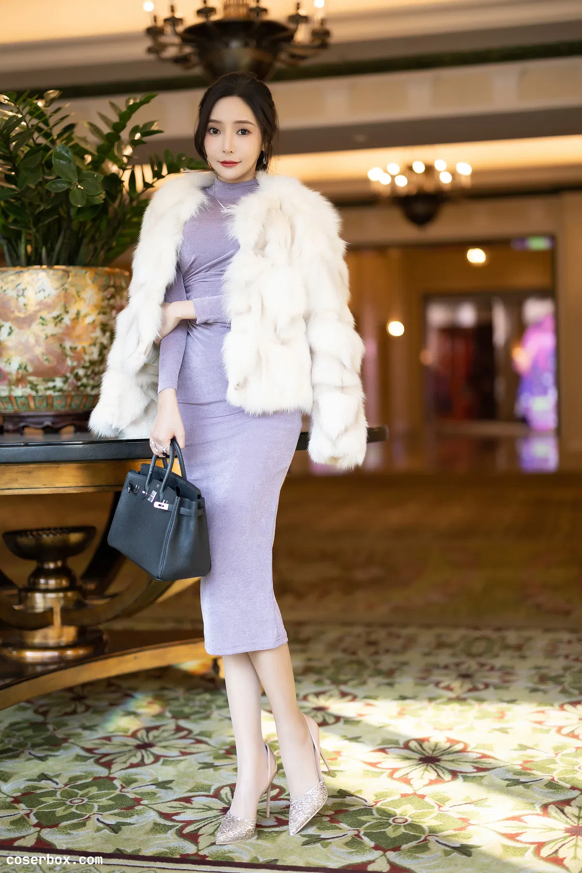 王馨瑶Yanni 2024.11.14 内购私拍 皮草紫色裙 - 2