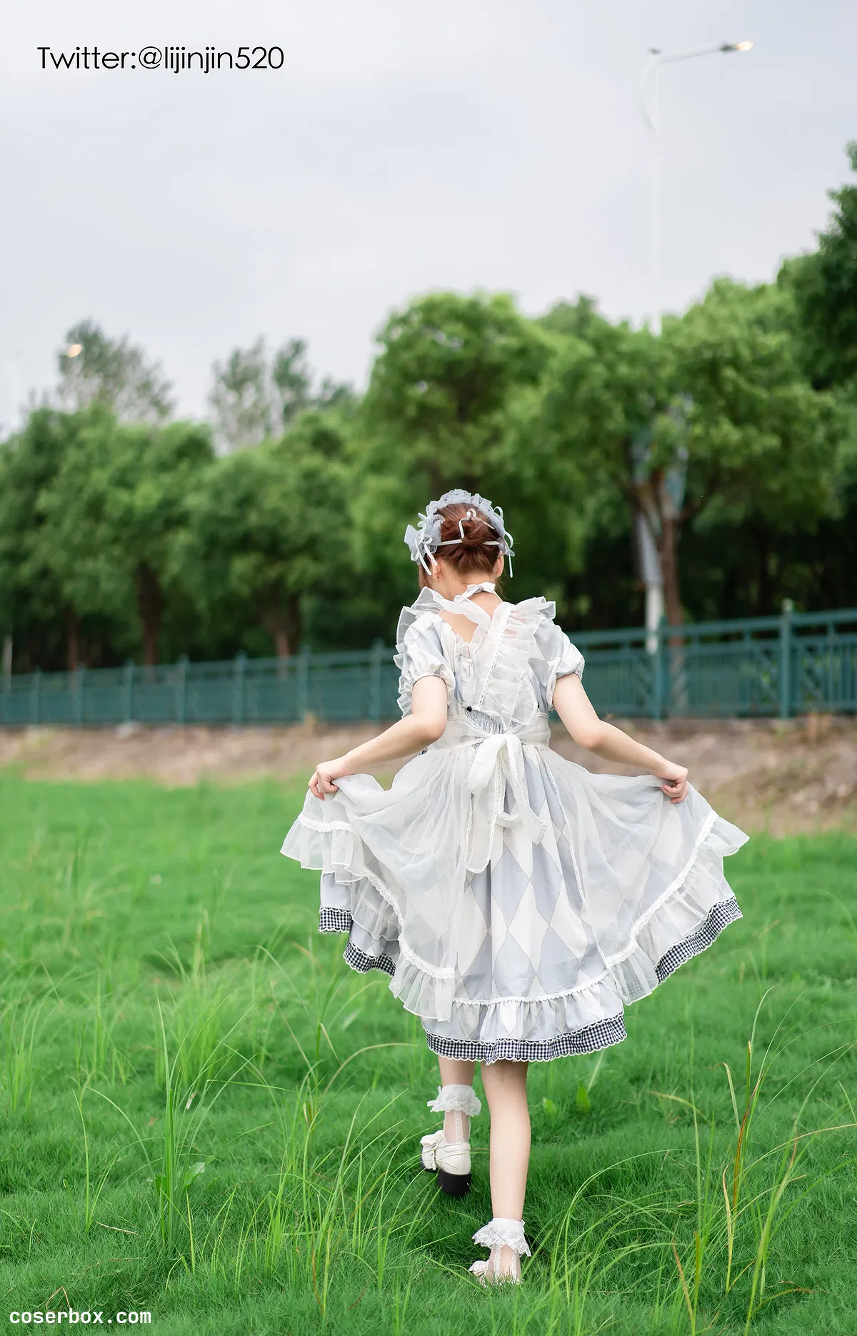 梨瑾瑾 2025.03.14 草地 - 2