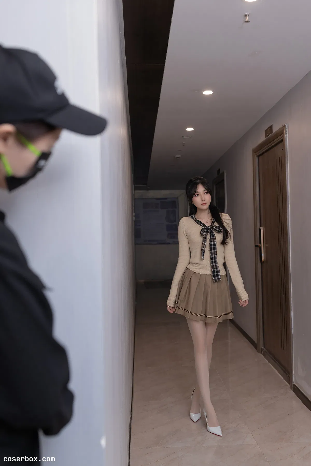 鱼子酱Fish 2025.05.08 内购私拍 跟踪狂 - 1