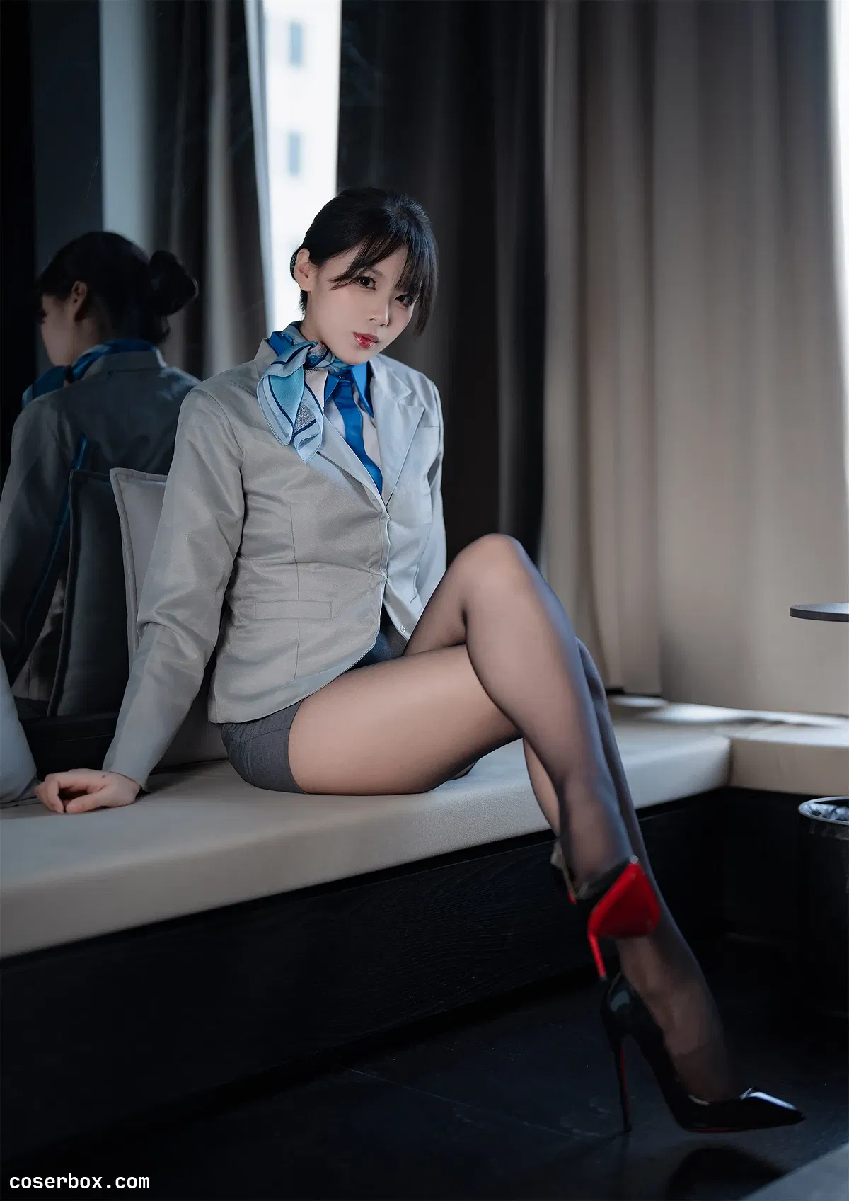 轩萧学姐2025.06.15 空姐室内黑丝 - 1
