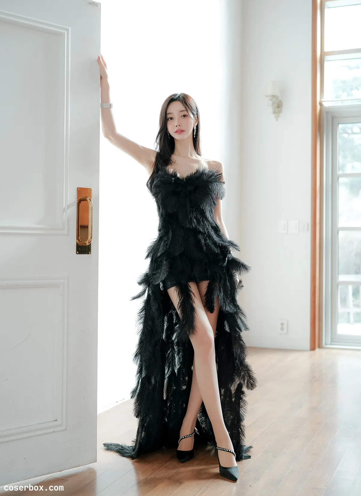 孙允珠 2025.07.15 贝加尔冷泉黑羽天鹅抹胸礼裙 - 1