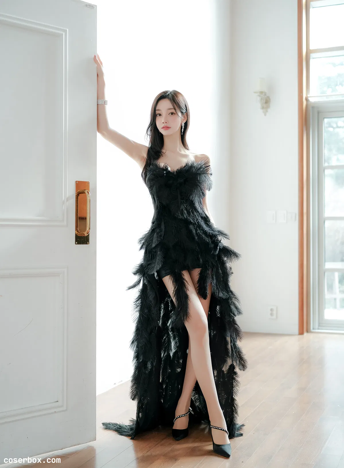 孙允珠 2025.07.15 贝加尔冷泉黑羽天鹅抹胸礼裙 - 2