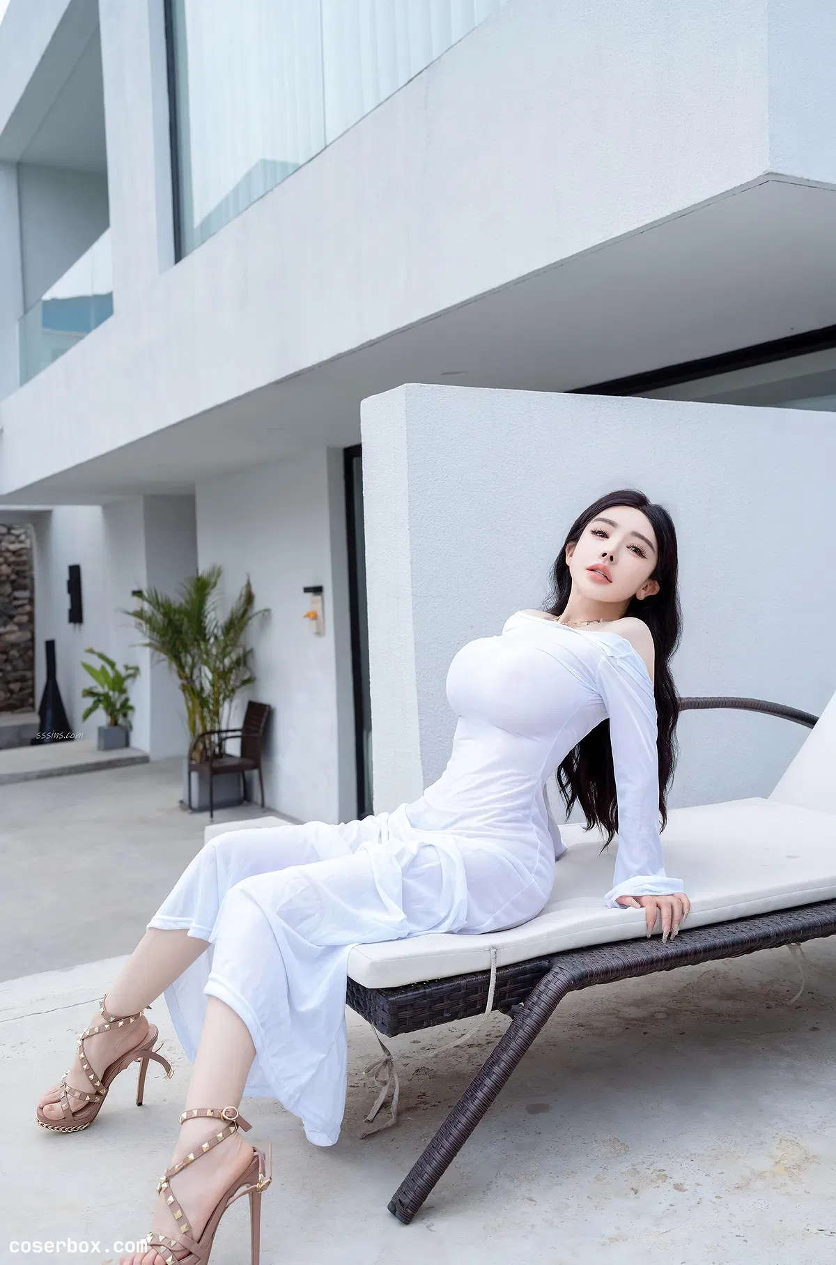 潘思沁 2025.08.13 内购私拍 庭院中的春色 清新版