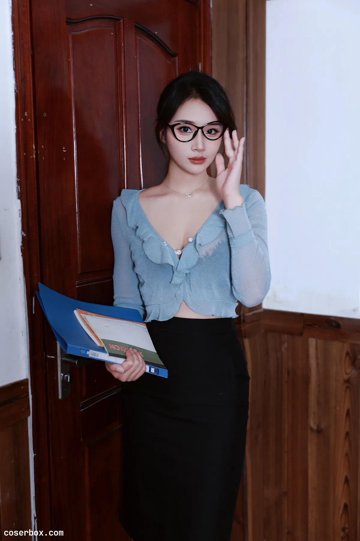 南乔 2025.11.01 内购私拍 大长腿教师 - 1