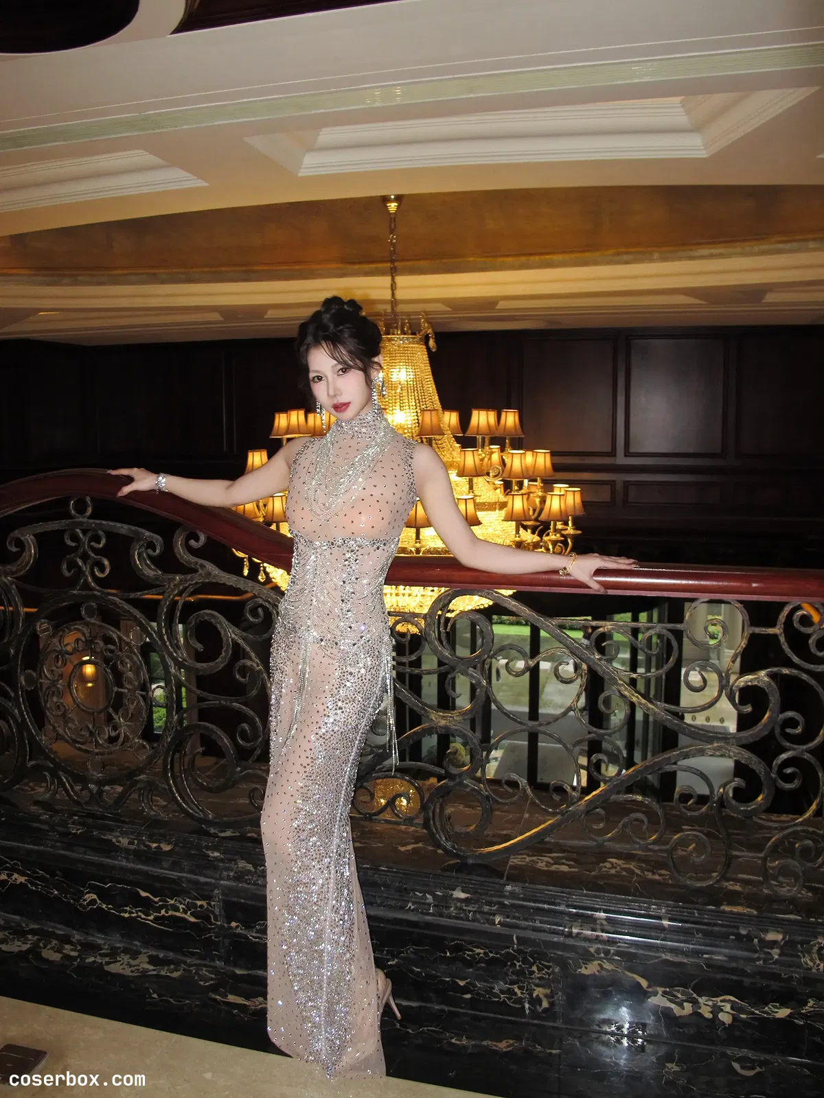 尹甜甜 2025.11.22 内购私拍 闪闪礼服 - 1