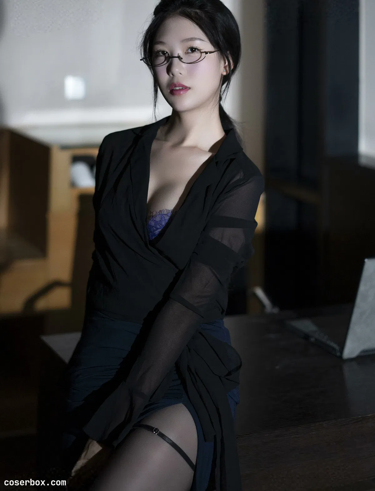 抖娘-利世 2025.12.13 内购私拍 秘书眼镜娘 - 1