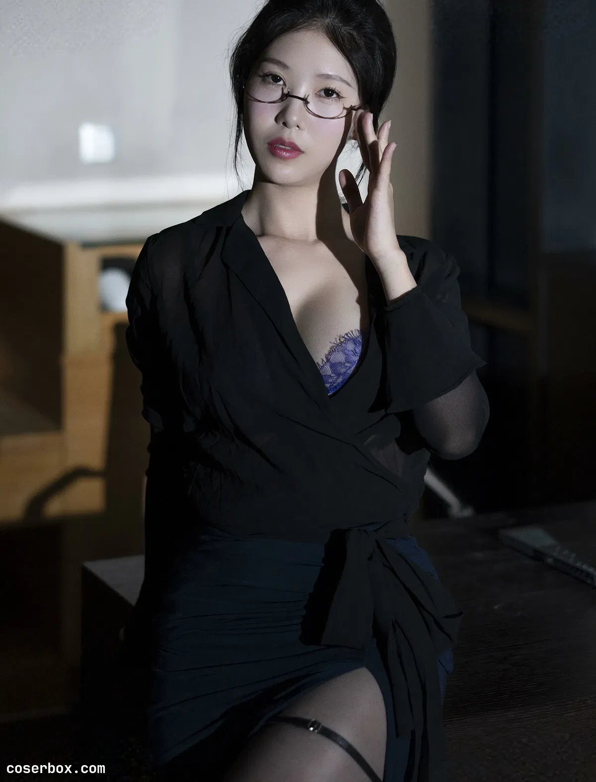 抖娘-利世 2025.12.13 内购私拍 秘书眼镜娘 - 2